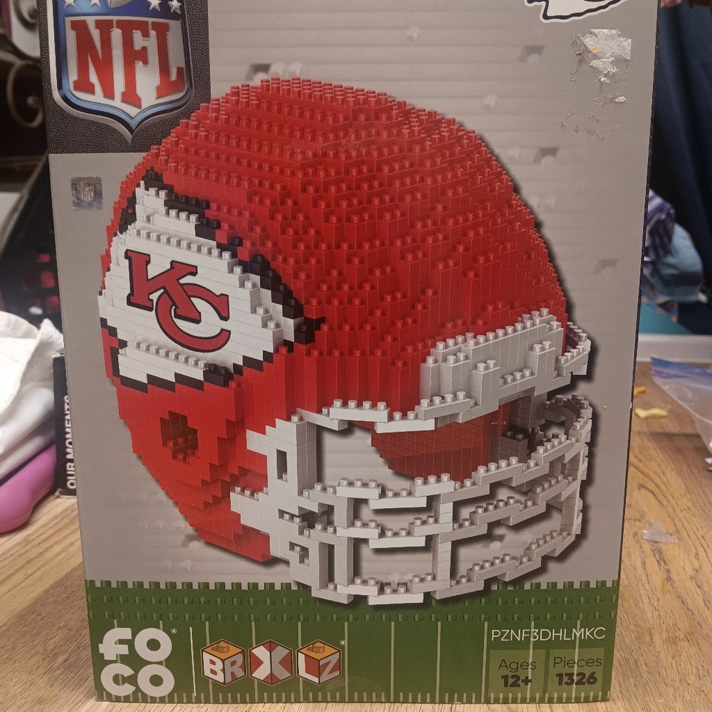 FOCO Kansas City Chiefs BRXLZ Helmet Puzzle